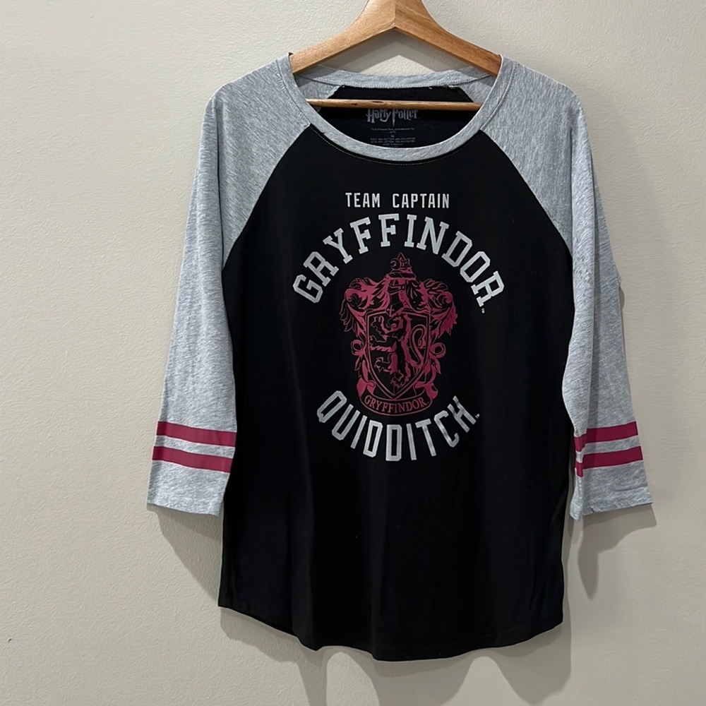 Harry Potter Team Captain Gryffindor Quidditch Baseball Tee in size M
